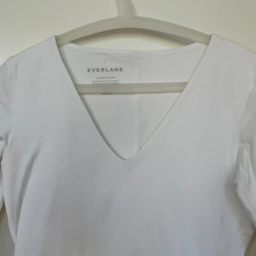 Everlane Long Sleeve V-neck Bodysuit in White - Picture 3 of 7